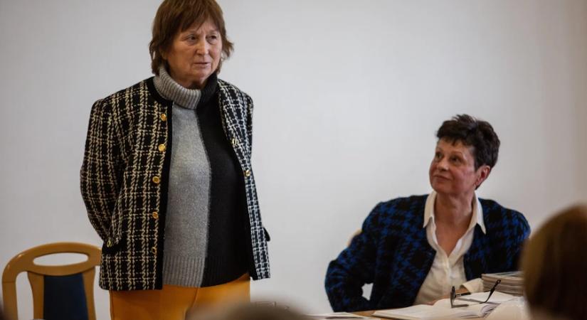 Versek és történetek a teadélutánon: Bakonyi Erzsébet előadása a HSMK-ban