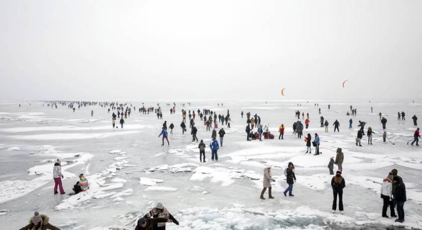 Veszélyessé vált a Balaton jege ezen a területen, kiadták a figyelmeztetést