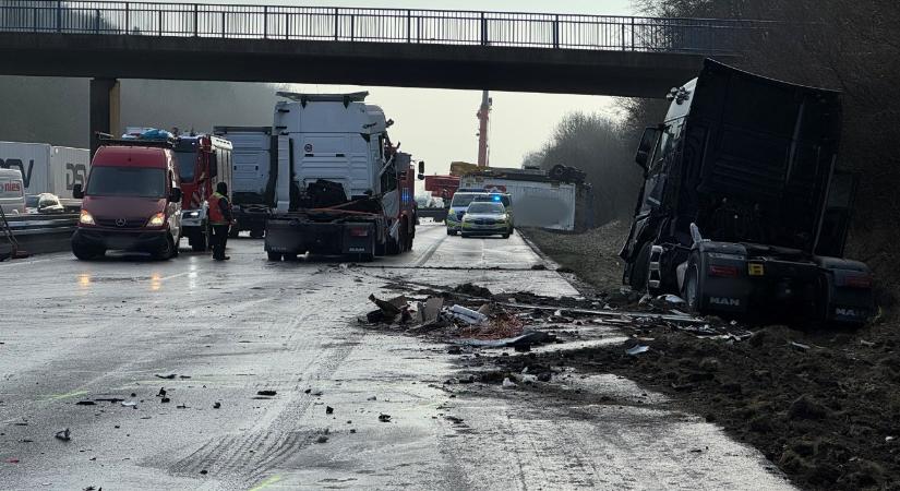 Tömegszerencsétlenség a jeges autópályán: 18 baleset, három halott és 11 sérült Németországban