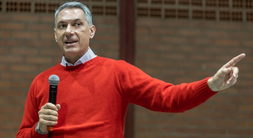 Lázár János szerint migránsok híján a vonatok vécéjét a cigányoknak kell takarítaniuk, mert a magyarok nem jelentkeznek erre a munkára