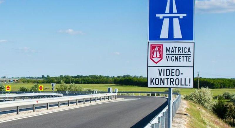 Az M1 autópályával érintett mind a négy vármegye összes díjköteles útjára érvényes az M1 regionális matrica