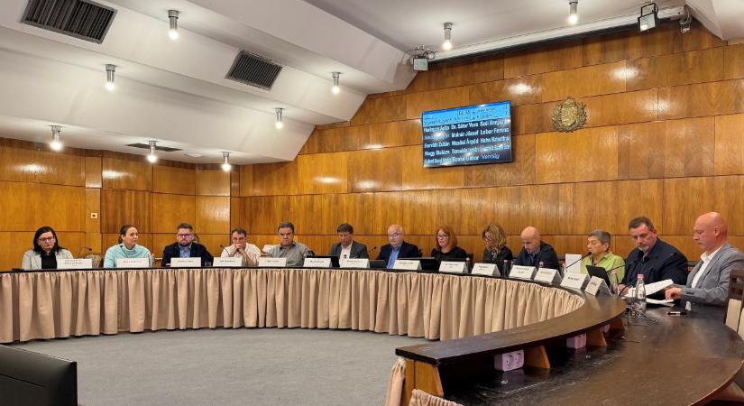 Paks Város Önkormányzata Képviselő-testületének állásfoglalása a Paksi Atomerőmű üzemidő-hosszabbításáról és a Paks II. beruházásról