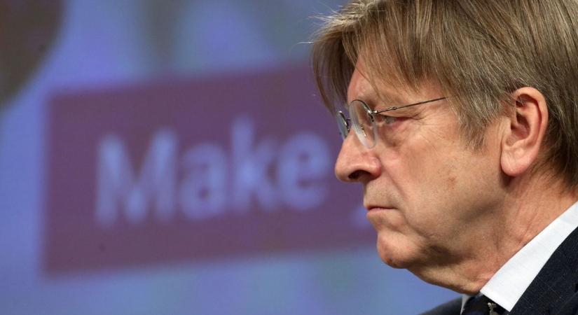 Előbukkant Guy Verhofstadt és rögtön üzent Orbánnak: „Zelenszkijnek 100 százalékig igaza van”