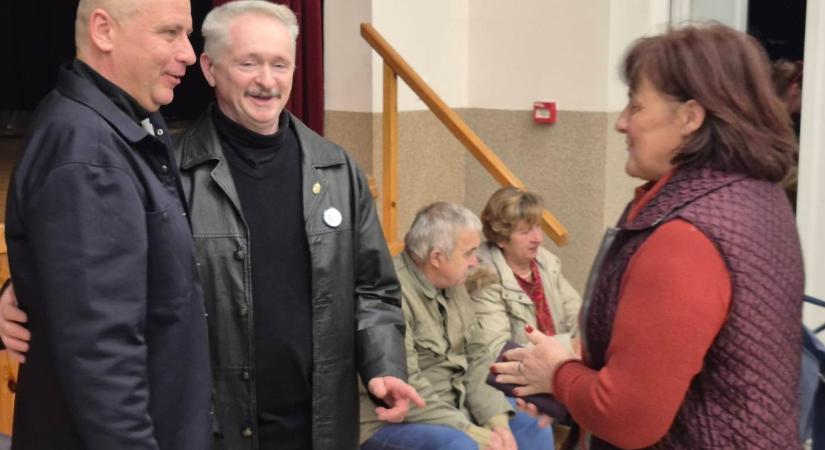 Ebesen is sokan szeretnének rendszerváltást – Ruszin Szendi Romulusz lakossági fórumon válaszolt a kérdésekre