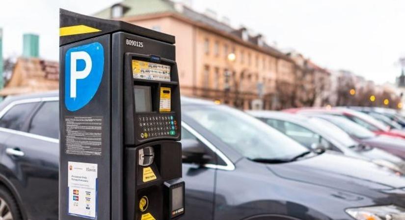 Véget ér az ingyenes parkolás Kecskeméten, mutatjuk, melyik naptól kezdve kell fizetni