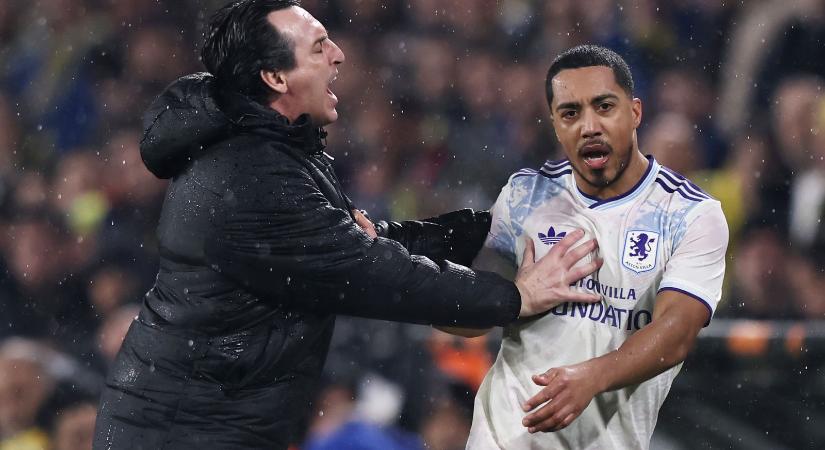 EL-botrány: A sztáredző nem csak lecserélte, még meg is lökdöste a játékosát - videó