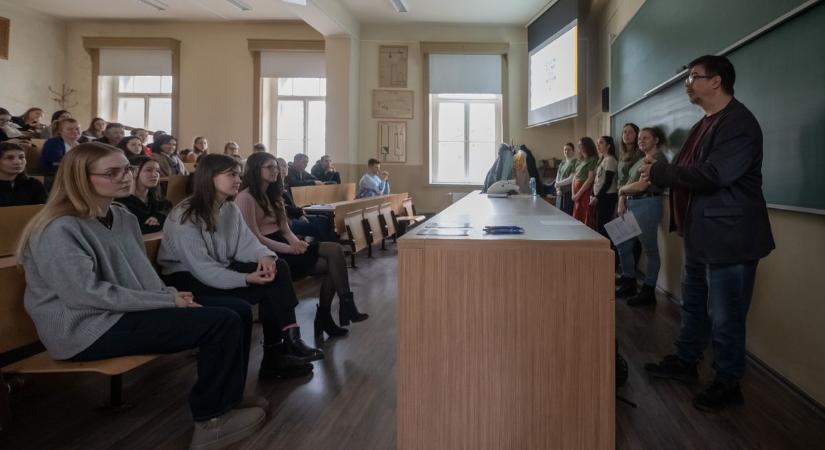 A Juhász Gyula Pedagógusképző Kar titka: ezért pörög rá az ország – galériával