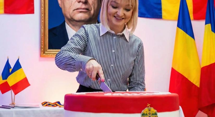 Síró Orbán Viktoros kép előtt, magyar nemzeti színű tortát szeletelt fel egy szélsőjobbos román képviselő