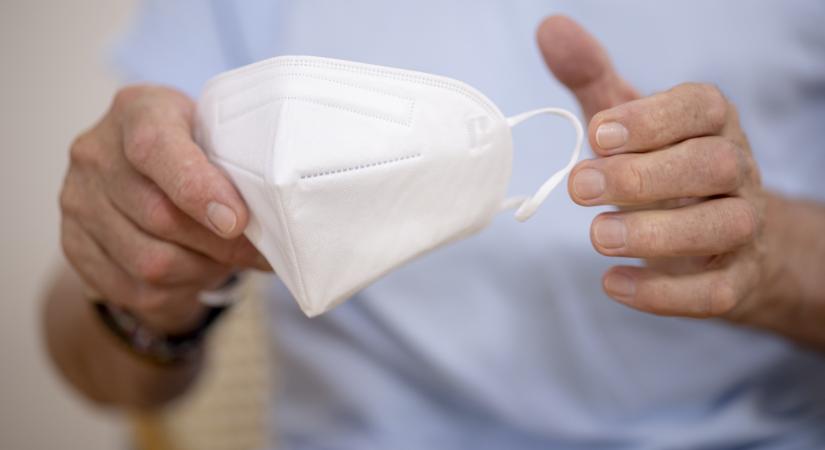 Vigyázat, mostantól számos intézményben kötelező a maszkviselés