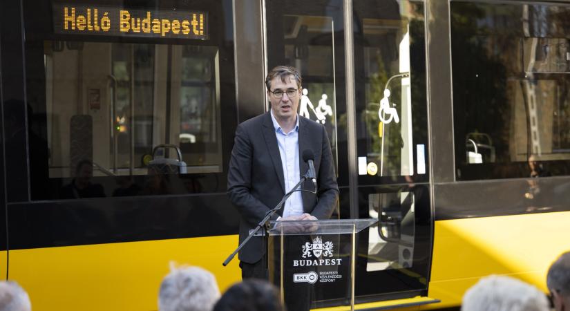 Nagy mérföldkőhöz értek a budapesti villamosok: munkába állt a századik CAF