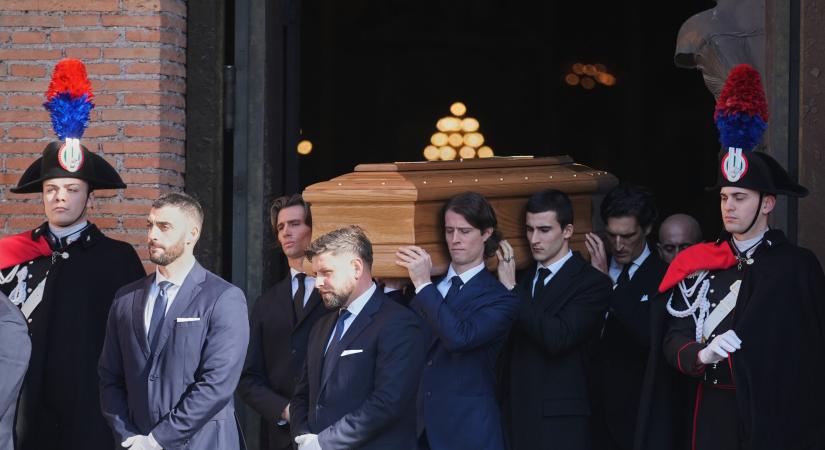 Valentino gyászbeszéde: „A szépség álmokat kreál” – Így búcsúztatták a divatmogult