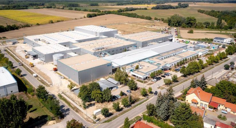 Több milliárdos beruházás a SICK-ben, 300 új munkahely jött létre Kunszigeten