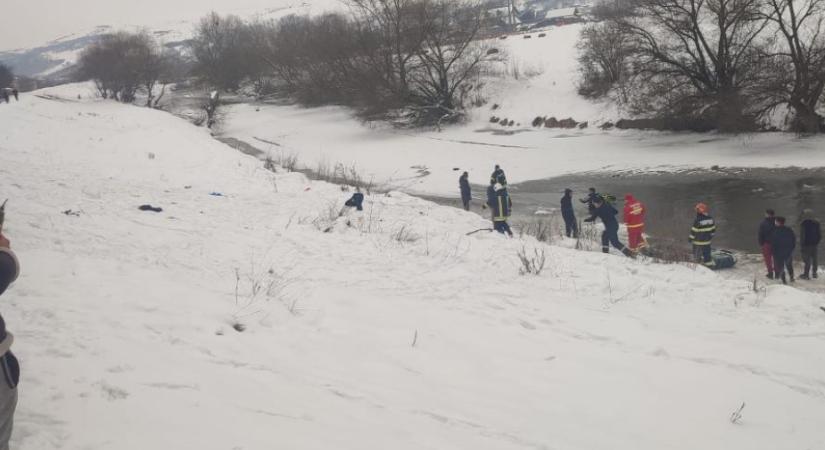 Tragikus szánkózás Szamosújváron: elragadt két kisgyermeket a jeges folyó