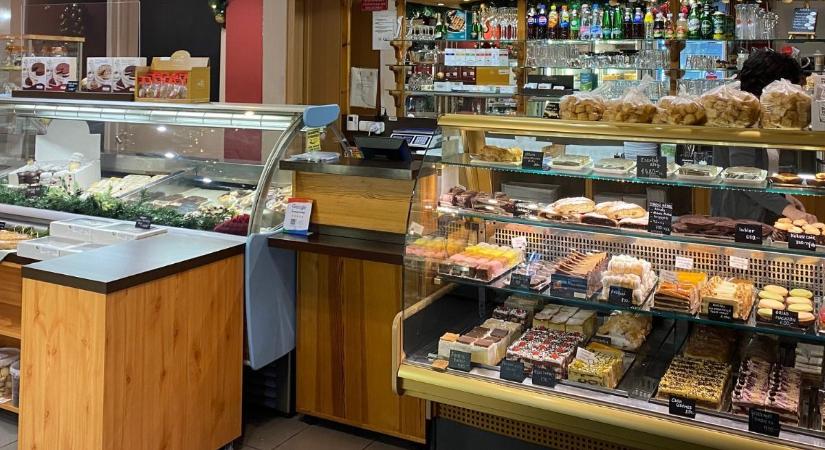 Óriási nyitási akció vár ebben a Sopronhoz közeli cukrászdában, online is elérhetőek a finomságok
