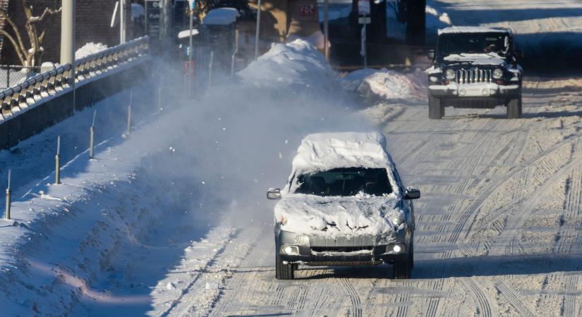 Rekordhideg bénítja az USA-t, Trump a globális felmelegedést gúnyolja