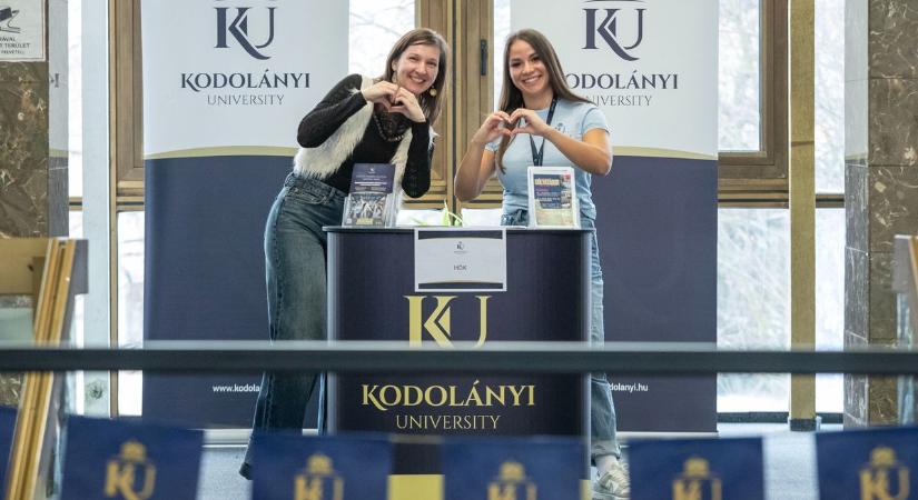 A jövő egyetemistái érdeklődhettek a Kodolányi János Egyetem nyílt napján (galéria, videó)