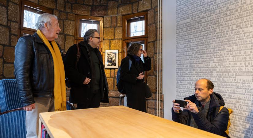 Megmentették az irodalomnak Esterházy Péter otthonát