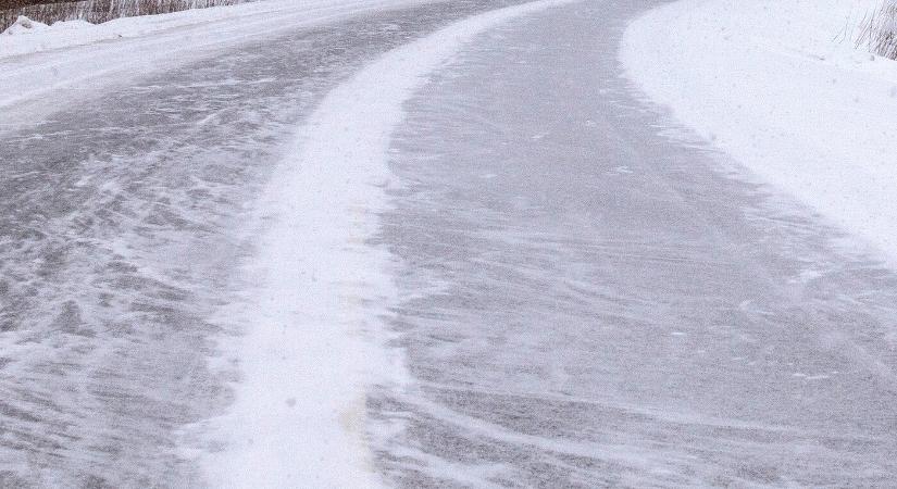 Csúsznak az utak, vezessenek óvatosan!