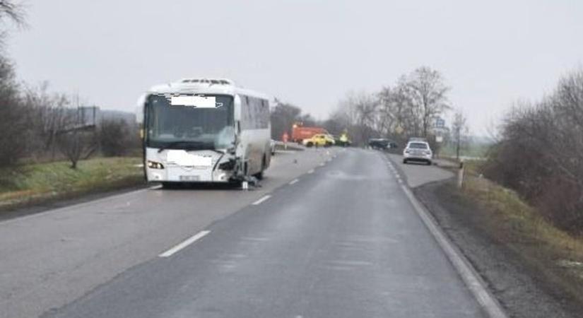 Hajnalban történt a borzalom a 31-esen, most fordulat jött a halálos buszbalesetben ügyében