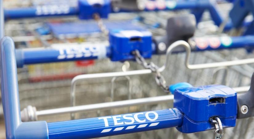 Bruttó 562 ezret is kereshet egy Tesco-dolgozó az idéntől