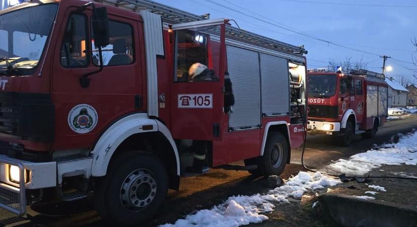 Egy családi ház szobája kapott lángra