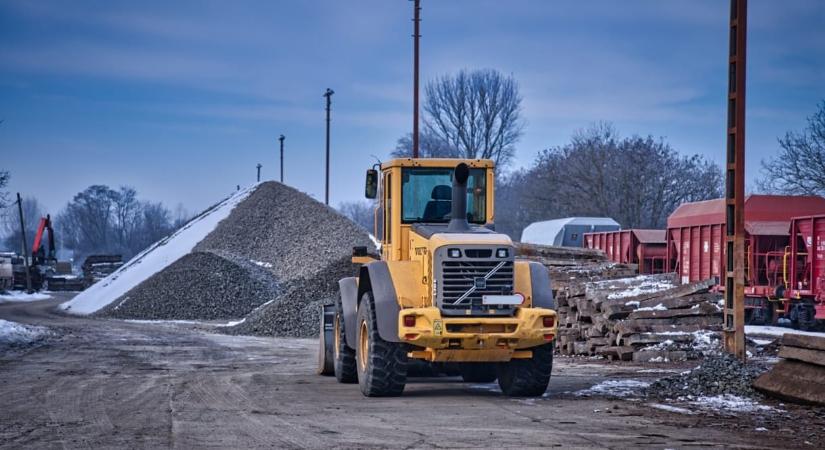 Késik a Diósjenő és Balassagyarmat közötti vasútvonal felújítása, a MÁV szerint a „zord időjárás” miatt
