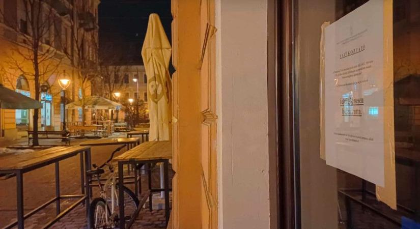 Lecsaptak egy debreceni ételbárra, és bezáratták