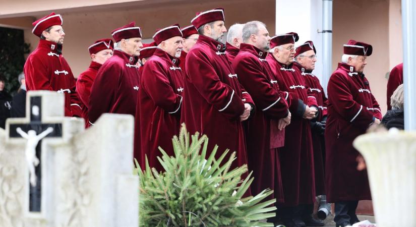 Megrendítő búcsú: család, barátok és tisztelők kísérték utolsó útjára az egri borászt