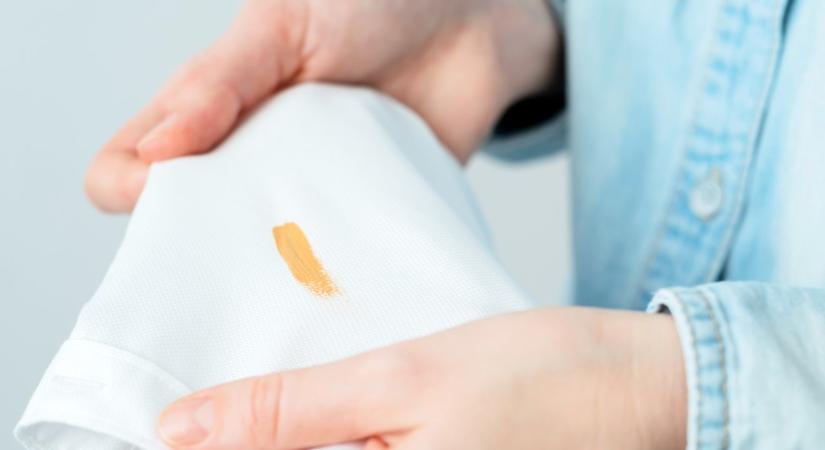 Sminkfoltos lett a fehér ruha? Így tüntetheted el róla