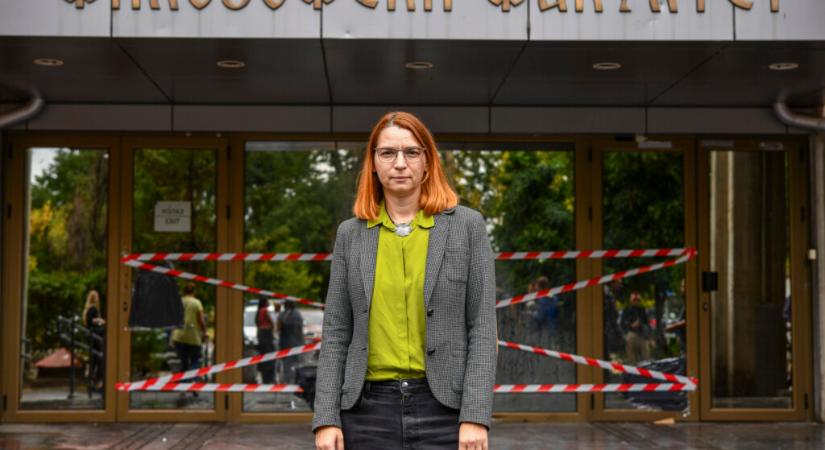 A Bölcsészkar a bíróság előtt érvel a professzor visszavétele mellett