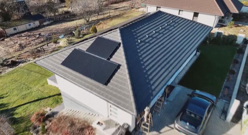 Akkumulátorral spórolhatnak a napelemesek