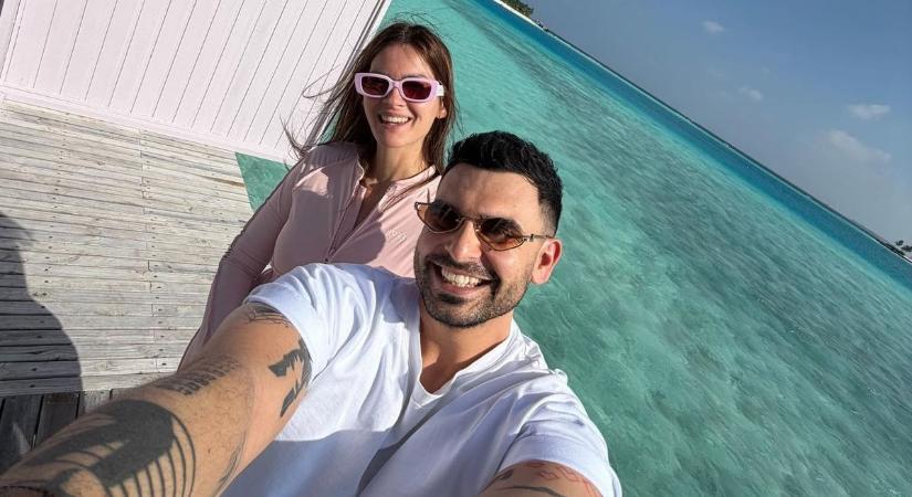 Felejthetetlen pillanatok a Maldív-szigeteken: teknősökkel búvárkodott a sztárpár