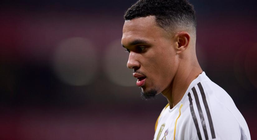 Arbeloa ajtót mutathat Alexander-Arnoldnak