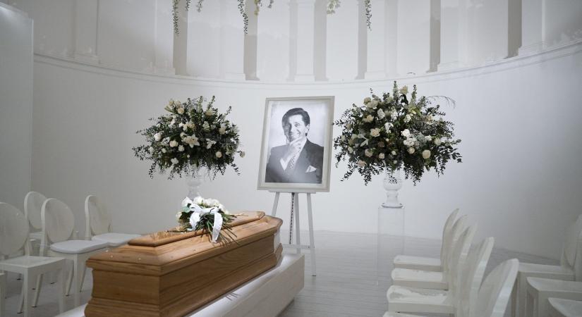 Valentino gyásszertartásán ott volt Tom Ford, Anna Fendi, Donatella Versace, Anna Wintour