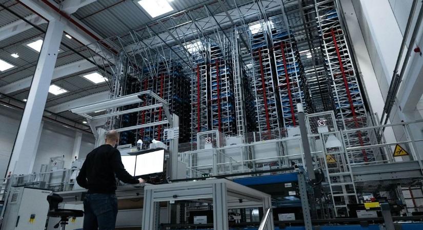 Ez már Szijjártó Péter szerint is különös: 1500 fős magyar településen épített új gyárat a német világcég – több mint ezren fognak dolgozni benne