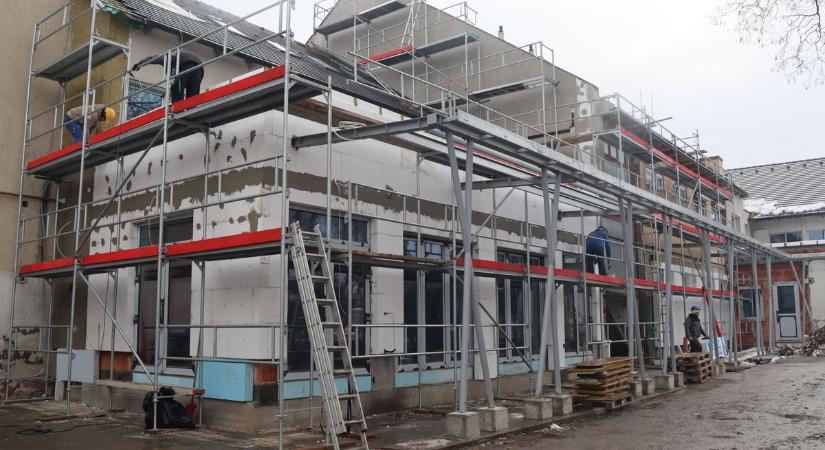 Félúton a jövő felé: látványosan formálódik Makó új szakképzési központja – galériával, videóval