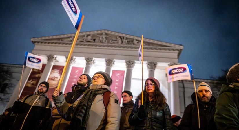 „Múltat őrzünk! Jövőt kérünk!” – Galéria a kulturális dolgozók tüntetéséről