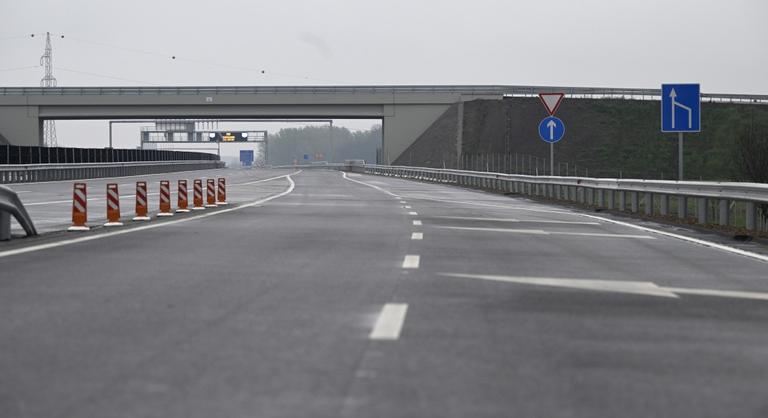 Ráncfelvarráson estek át a magyar autópályák, de még nem ért véget a munka