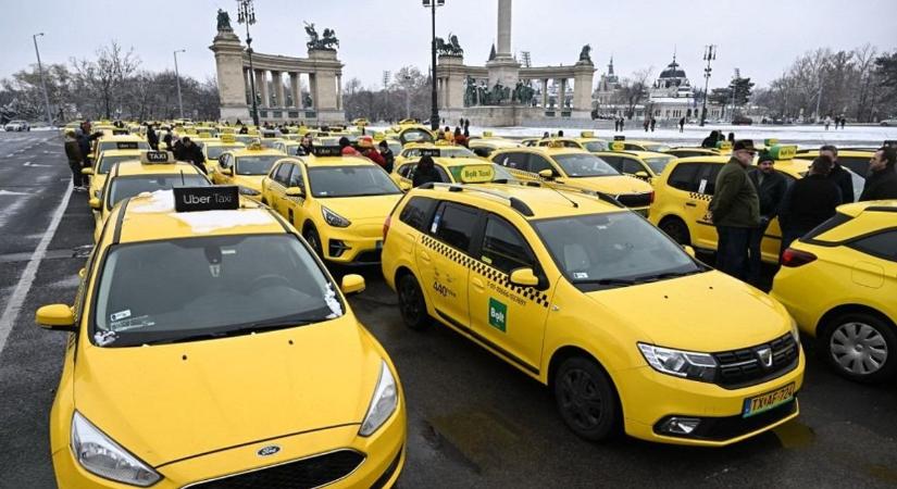 Korszakos bejelentés: önvezető taxik jelennek meg Magyarországon, megkezdik az utasok szállítását – amerikai óriáscég áll a háttérben