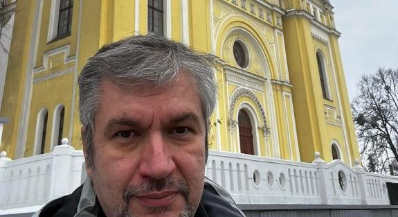 Hadházon járt Hadházy Ákos, nincs jó véleménnyel az egyházakról