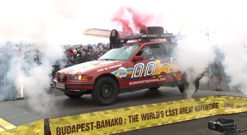 Lánykérés a rajtnál és Tankcsapda-koncert a Szaharában – elstartolt a Budapest–Bamako