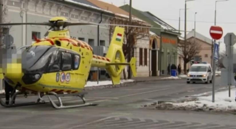 Megskalpolt egy közlekedési táblát a mentőhelikopter, amikor Nyírbátor közepén próbált landolni