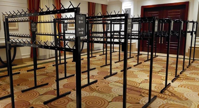 Ruhatári eszközök bérlése – Egyszerű megoldás minden rendezvényre