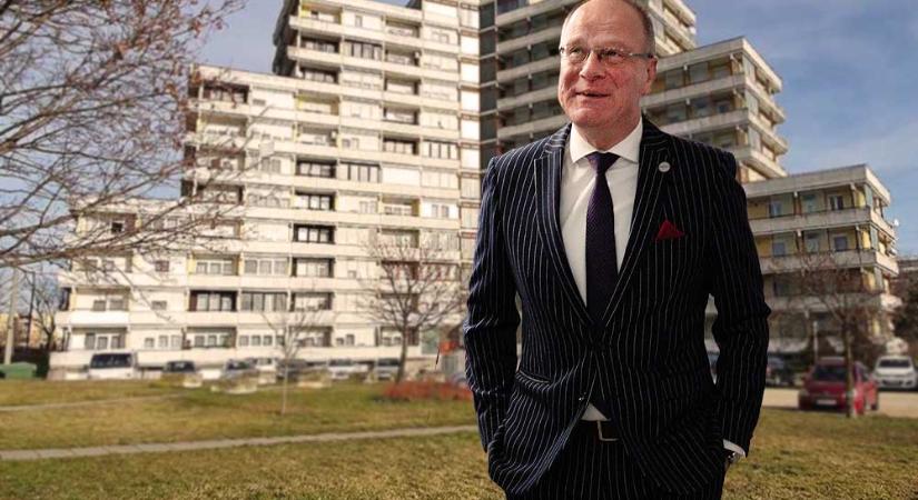 Navracsics Tibor az ellenségétől kunyerál pénzt 50 milliós panellakások felújítására, sokan őrjöngenek, hogy az adófizetők pénzét magánlakásokra költené a KDNP-Fidesz képviselője