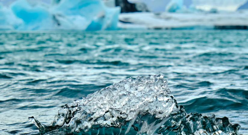 Szívszorító életmentés! A hős apa utolsó lélegzetéig küzdött fia életéért a jeges vízben