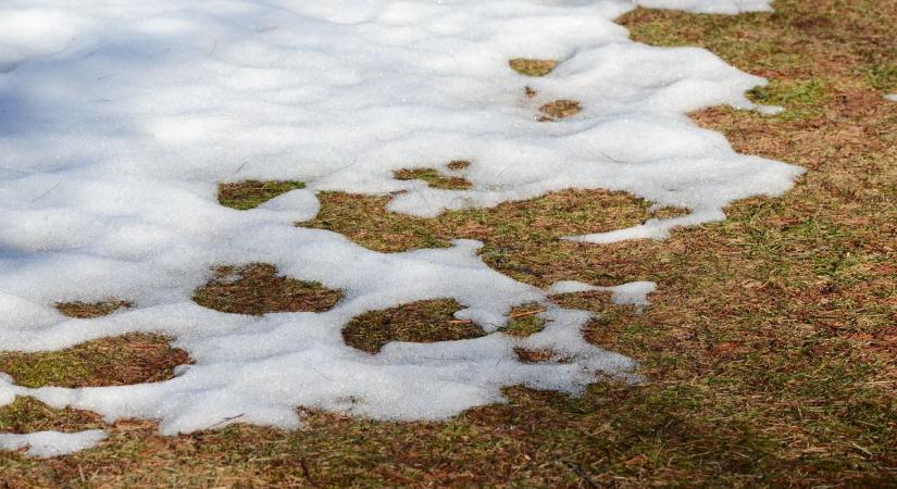 Melegszik az idő, de borongós és ködös szombat vár ránk