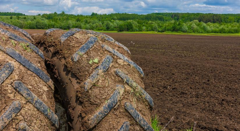 Ez a traktor pörög most Magyarországon: durva, mennyit eladnak belőle