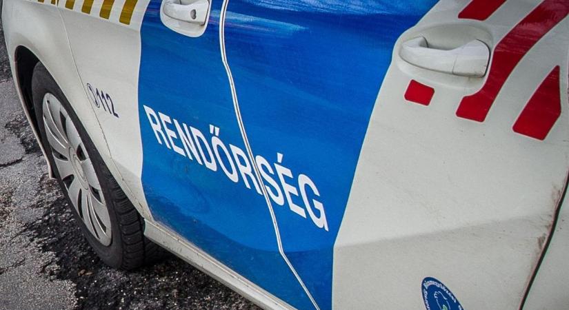 Ollóval a kezében szitkozódott, halálosan megfenyegette volt párja új élettársát