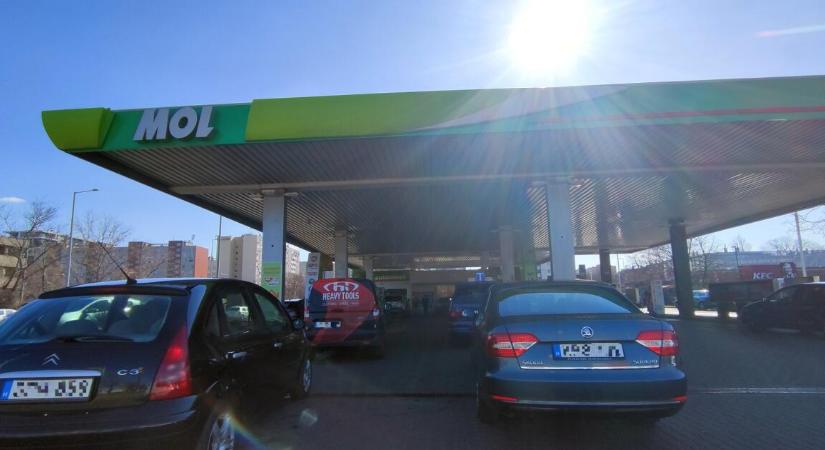 Hiába az olcsó orosz olaj, ha ezt a benzinkutakon nem látjuk