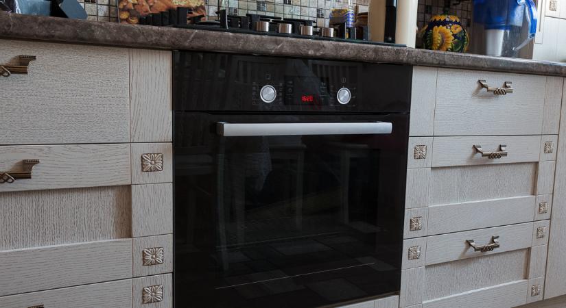 Ezeket semmiképp ne pakold be a sütő alatti fiókba